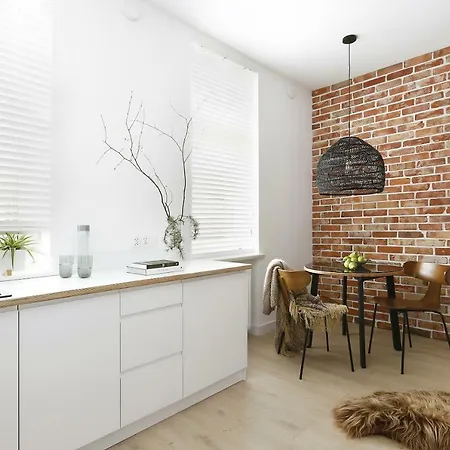 Hills - Red Apartment *
